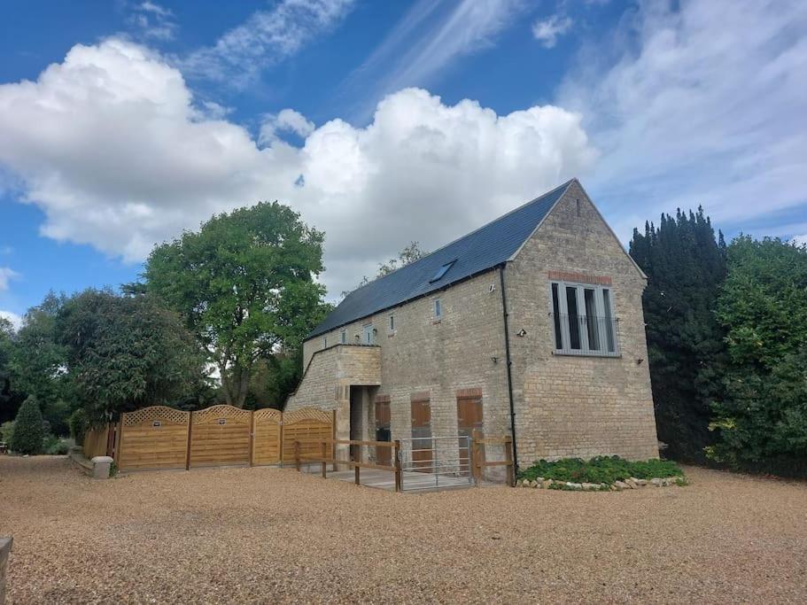 Luxury Victorian Hayloft Barn Self Contained * South Witham